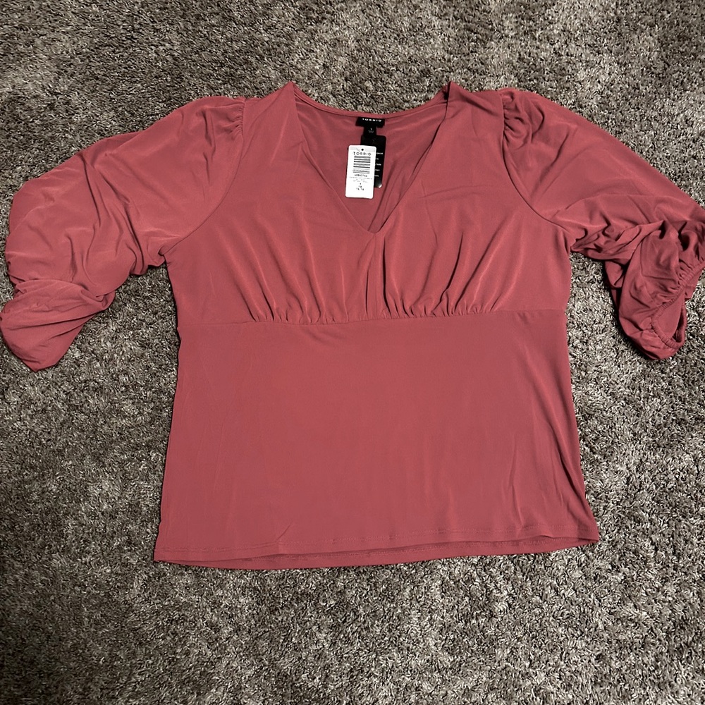 Torrid bubble sleeve 3/4 length shirt